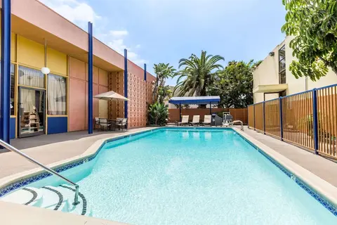Days Inn by Wyndham Los Angeles LAX/VeniceBch/Marina DelRay, Pool