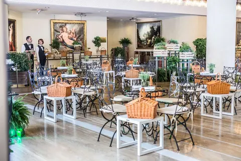 Rome Cavalieri, A Waldorf Astoria Hotel, Lobby