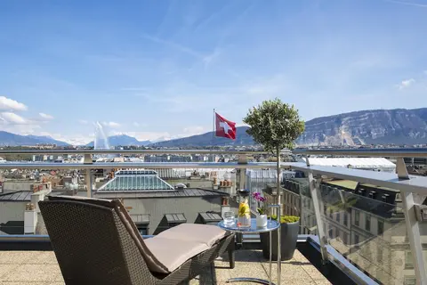 Warwick Geneva, Room