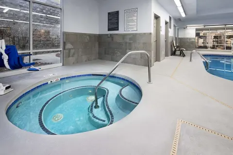 Country Inn & Suites by Radisson Asheville Downtown Tunnel Road, Pool