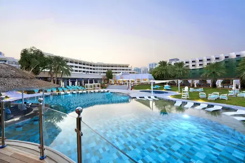 Le Meridien Abu Dhabi, Pool