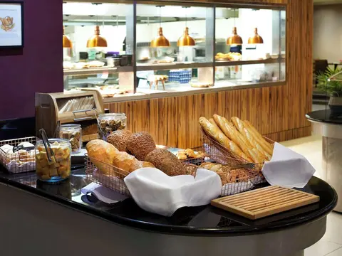 Novotel London West, Breakfast area
