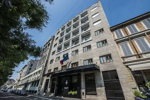 Hotel Manin, Front of property