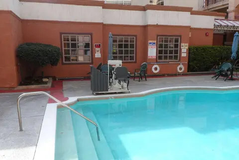 Ramada by Wyndham South El Monte, Pool