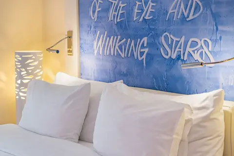 Hotel N'vY, Room