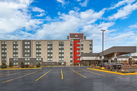 Best Western Plus Toronto North York Hotel & Suites, Exterior