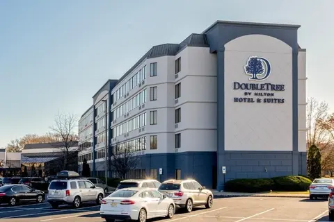 DoubleTree by Hilton Fairfield Hotel & Suites, Exterior