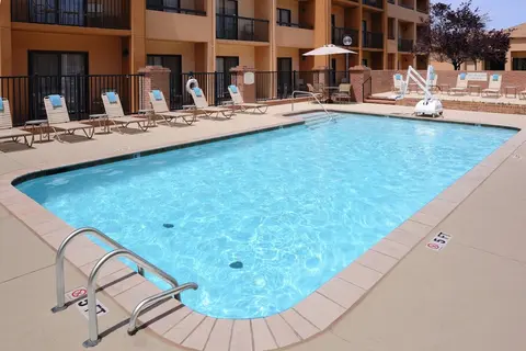 Courtyard by Marriott Oklahoma City Airport, Pool