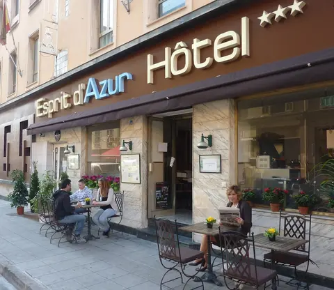 Hôtel Esprit d'Azur, Front of property