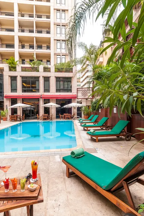 Le Commodore, Pool