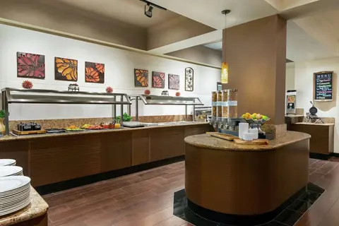 Hilton Garden Inn Saskatoon Downtown, Breakfast area