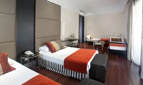 Savoy Hotel, Room