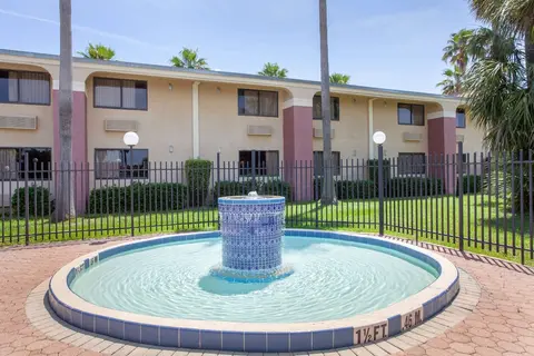 Ramada by Wyndham Davenport Orlando South, Pool