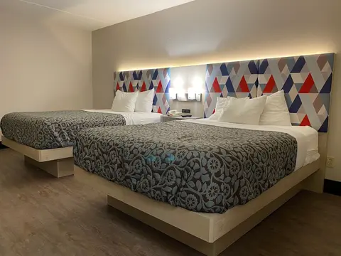 Days Inn & Suites by Wyndham Peachtree Corners/Norcross, Room