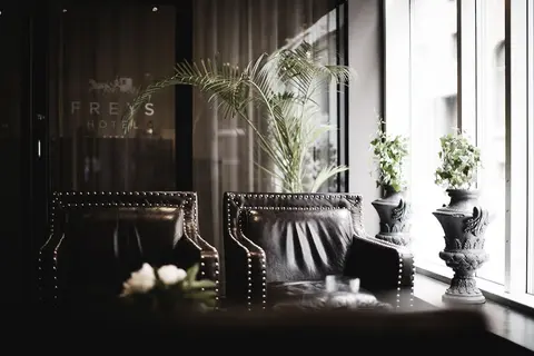 Freys Hotel, Lobby sitting area