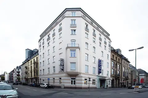 Hamburger Hof Hotel, Front of property