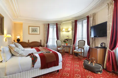 Hotel The Originals Paris Paix République, Room
