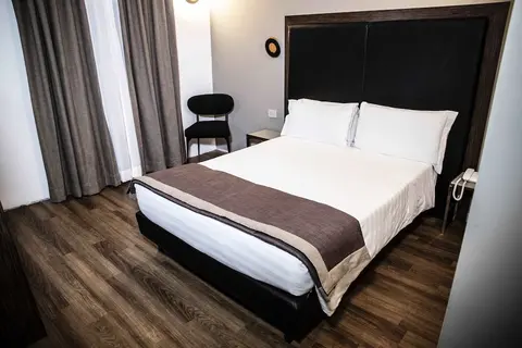Al Manthia Hotel, Room