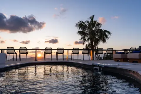 Mill Houses New Elegant Suites, Pool