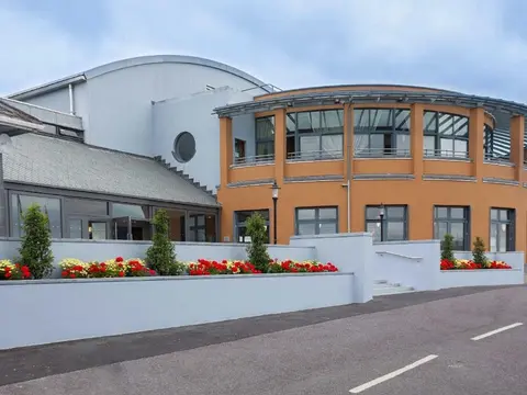 Ballyroe Lodge, Front of property