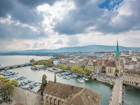 ibis Zurich Messe-Airport, Shopping mall