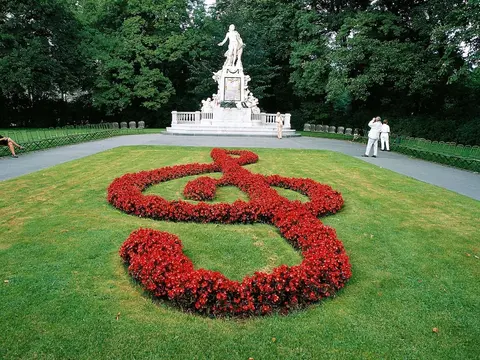 Hotel Mercure Wien Westbahnhof, Miscellaneous