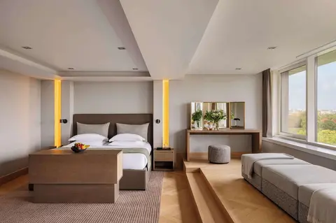 Royal Garden Hotel, Room