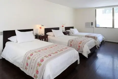 Mr Express, Room