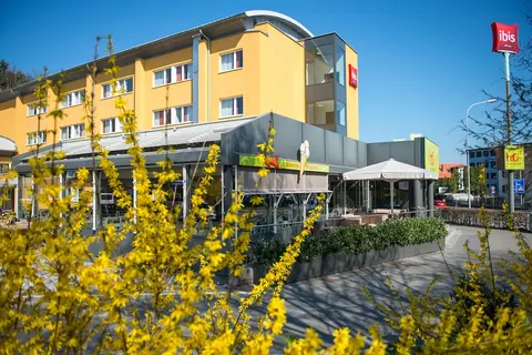 ibis Zurich Adliswil, Front of property