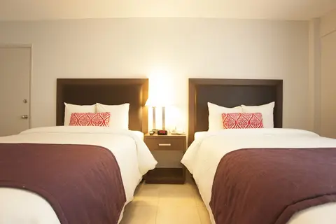 Collins Hotel, Room