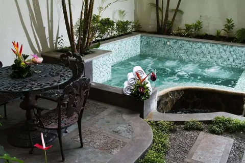 Rincón del Valle Hotel & Suites, Outdoor spa tub