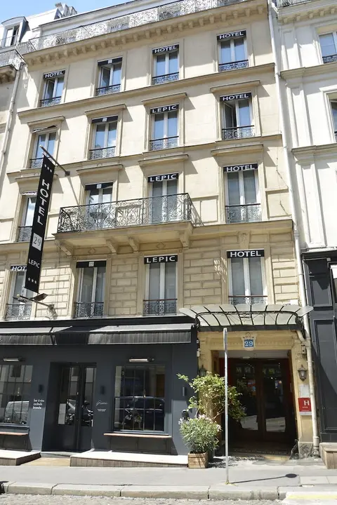 Hotel 29 Lepic, Property entrance