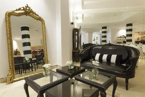 Unique Executive Central, Lobby sitting area