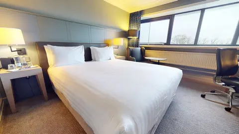 Holiday Inn Cardiff City Centre by IHG, Room