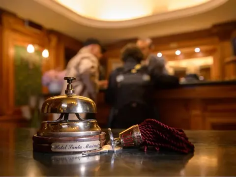 Hotel Santa Marina, Reception