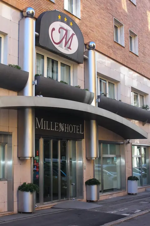 Millennhotel, Front of property