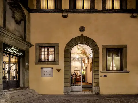 Hotel Botticelli, Front of property