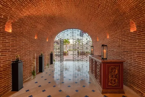 Charleston Santa Teresa Cartagena, Interior entrance