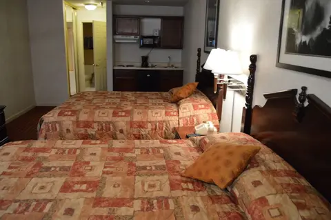 Cedar Lodge, Room