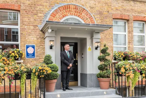 Blandford Hotel, Front of property