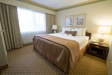 Royal Scot Hotel & Suites, Room