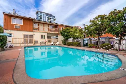 Econo Lodge Inn & Suites, Pool