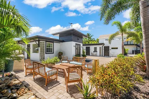Haley's at The Anna Maria Island Inn, Exterior