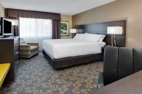 Holiday Inn Express & Suites Fredericton by IHG, Room