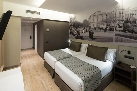Catalonia Born, Room