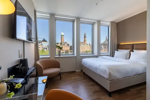 The Square, Room