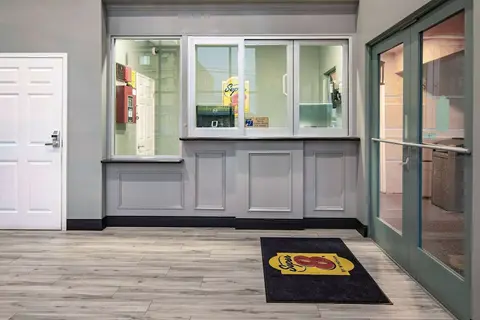 Super 8 by Wyndham North Hollywood, Lobby