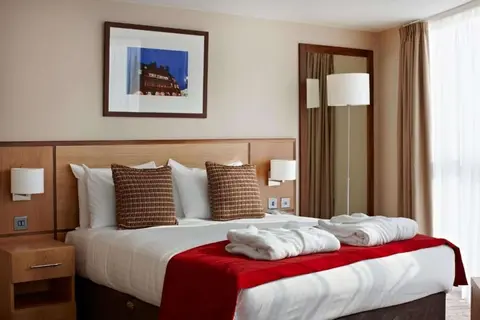 The Crown London, Room