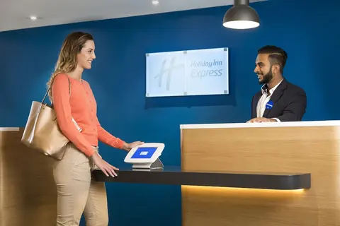 Holiday Inn Express London - Park Royal by IHG, Reception