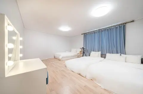 Hotel Mini, Room
